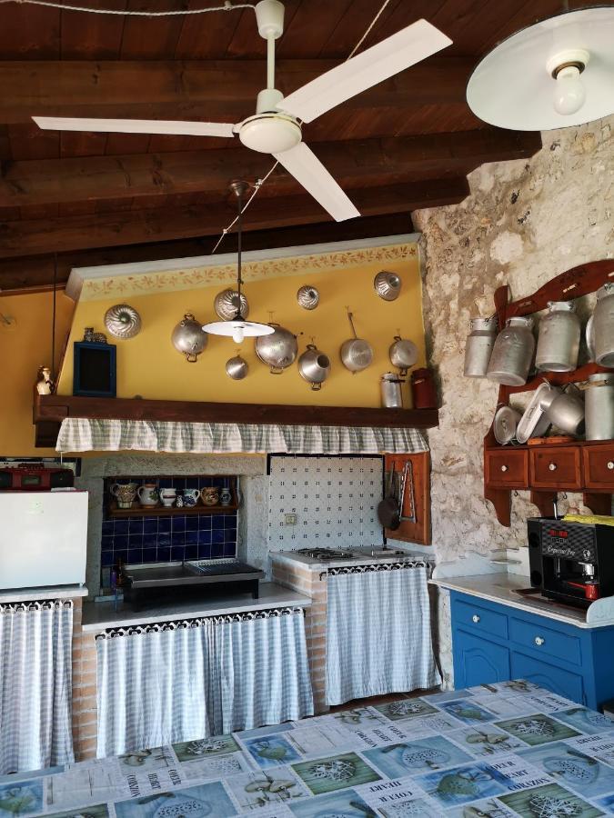 East Wind Bed & Breakfast Medea Luaran gambar
