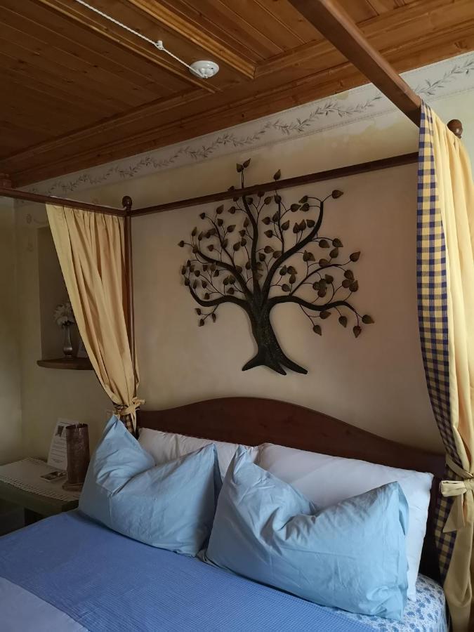 East Wind Bed & Breakfast Medea Luaran gambar