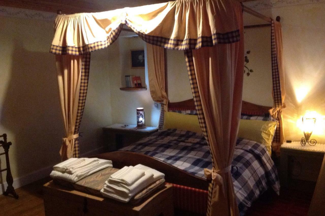 East Wind Bed & Breakfast Medea Luaran gambar