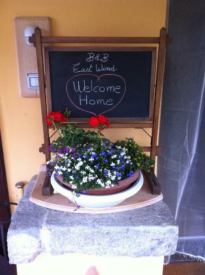 East Wind Bed & Breakfast Medea Luaran gambar