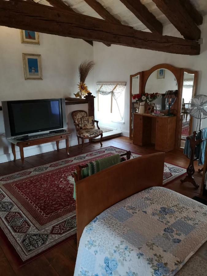 East Wind Bed & Breakfast Medea Luaran gambar