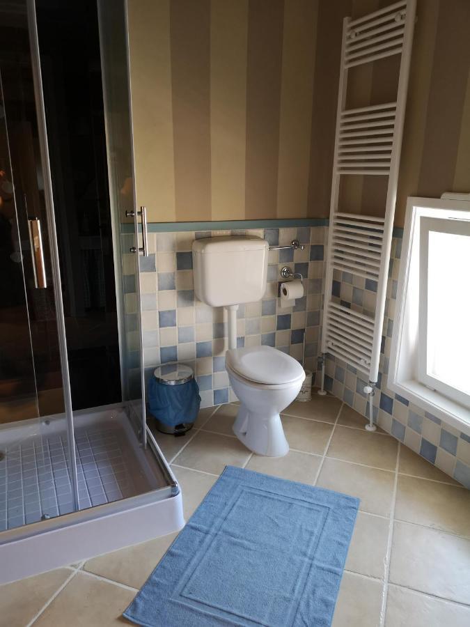 East Wind Bed & Breakfast Medea Luaran gambar